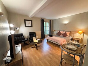 1 bedroom, free WiFi, bed sheets