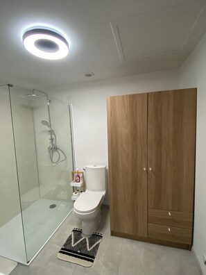 Toallas y papel de baño 
