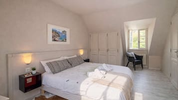 2 bedrooms, iron/ironing board, bed sheets