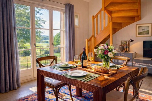 Pretty T3 at the foot of the golf course - The 19th Hole