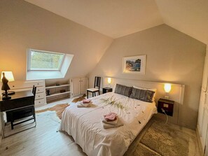 2 bedrooms, iron/ironing board, bed sheets
