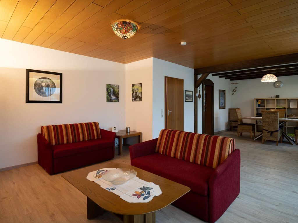 Ferienhaus Charlotte - Ferienhaus,bad,wc U. Wanne,4 Schlafräume - Neunkirchen