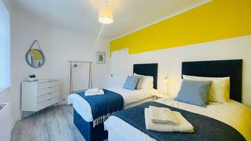 2 bedrooms, iron/ironing board, internet, bed sheets