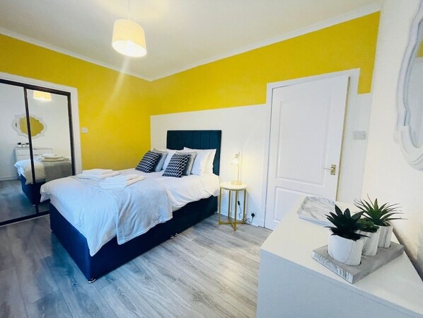 2 bedrooms, iron/ironing board, Internet, bed sheets