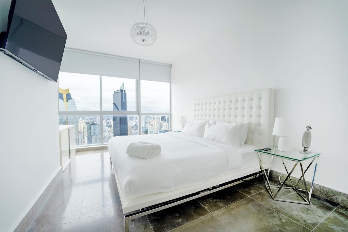 Exclusive Apartment | 2 bedrooms, individually decorated, individually furnished, desk