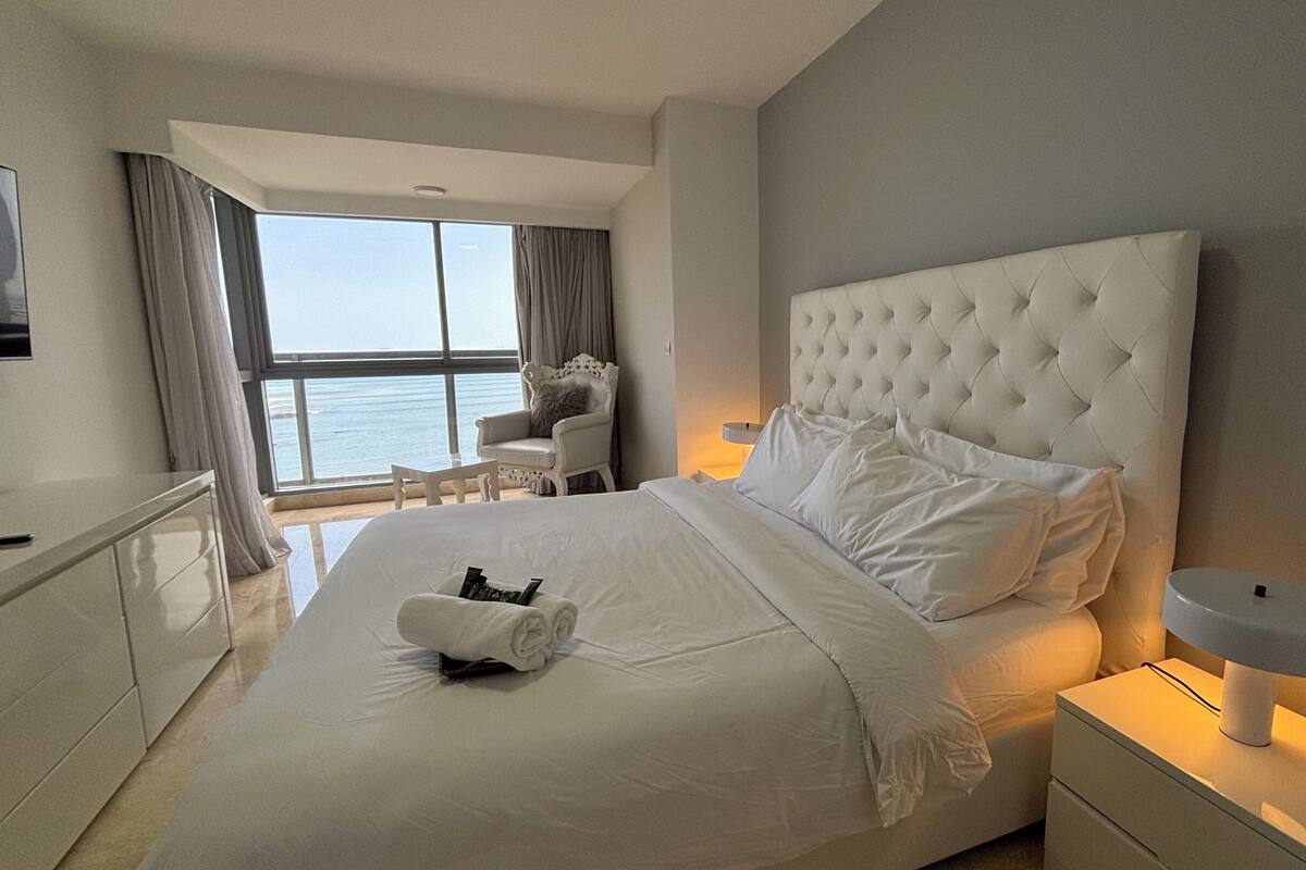 Comfort Apartment | Individually decorated, individually furnished, desk, laptop workspace