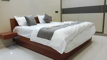 8 bedrooms, WiFi