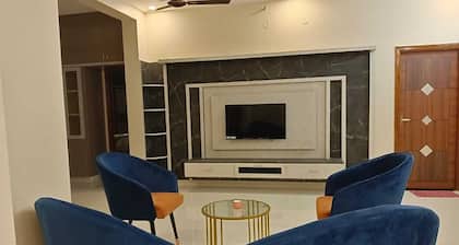 Spacious building in charming Tirupati with AC, WiFi , Hot water and Lift