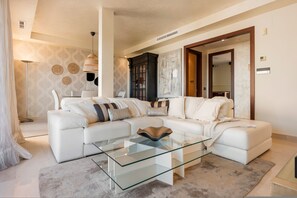 Apartment | 3 bedrooms - Stylish Apartment With Pool in Marbella - Ref M51 (Marbella)