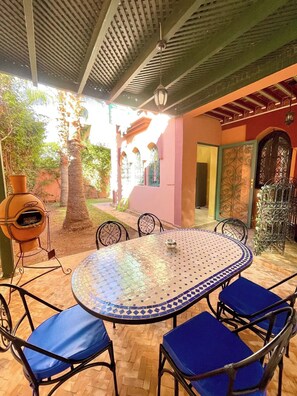 屋外ダイニングエリア