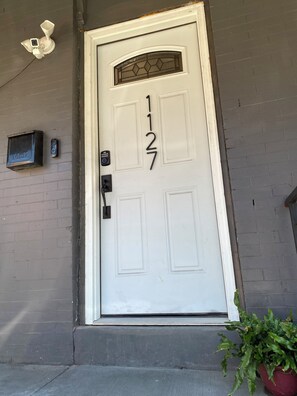 Exterior detail - Modern 2-bedroom with WiFi, AC, Heat, near Philadelphia Zoo / Fairmount Park. (Philadelphia)