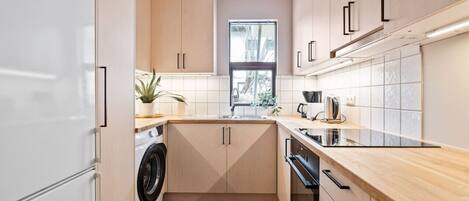 ثلاجة، ميكروويف، فرن، موقد طهي مسطح