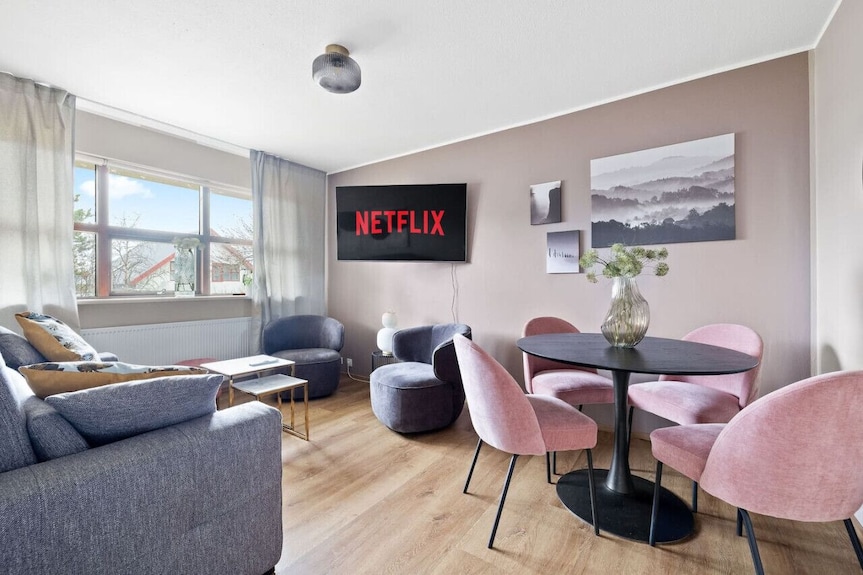 Inviting 2br Haven In The Heart Of The Suburbs - Reykjavík