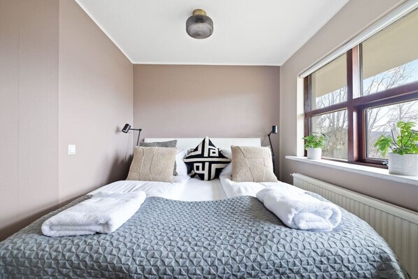 2 chambres, fer et planche à repasser, Wi-Fi gratuit, draps fournis