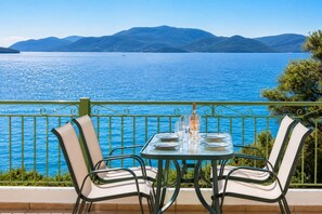 Outdoor dining - Villa Pelagos Kyma - Two Bedroom Villa, Sleeps 4 (Lefkada)