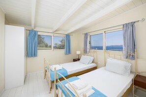 3 chambres, fer et planche à repasser, Wi-Fi, draps fournis