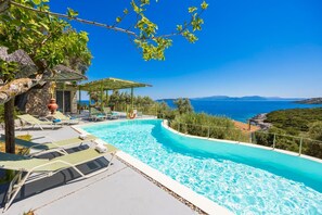 A swimming pool with lounge chairs and a view of the sea. - Villa Anemus - Three Bedroom Villa, Sleeps 6 (Lefkada)