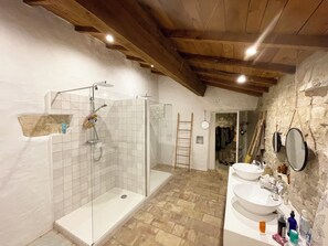 Dusche, Handtücher, Seife, Toilettenpapier
