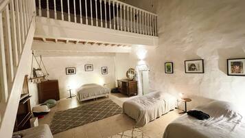 5 sovrum, skrivbord, strykjÀrn/strykbrÀda och wi-fi