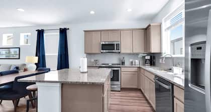 Gorgeous 2 BDR Cottage Minutes to Everything Nbtx!