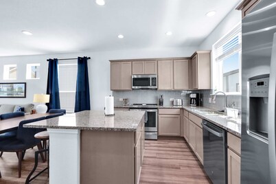 Gorgeous 2 BDR Cottage Minutes to Everything Nbtx!