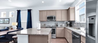 Gorgeous 2 BDR Cottage Minutes to Everything Nbtx!