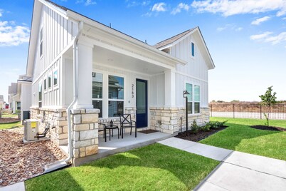 Gorgeous 2 BDR Cottage Minutes to Everything Nbtx!