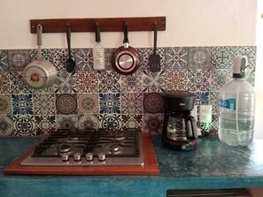 Fridge, microwave, stovetop, coffee/tea maker - Charming house with WiFi and AC in welcoming Chichimila Yucatan (CHICHIMILA)