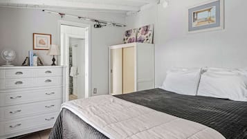 2 bedrooms, iron/ironing board, WiFi