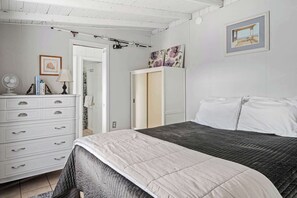 2 bedrooms, iron/ironing board, WiFi