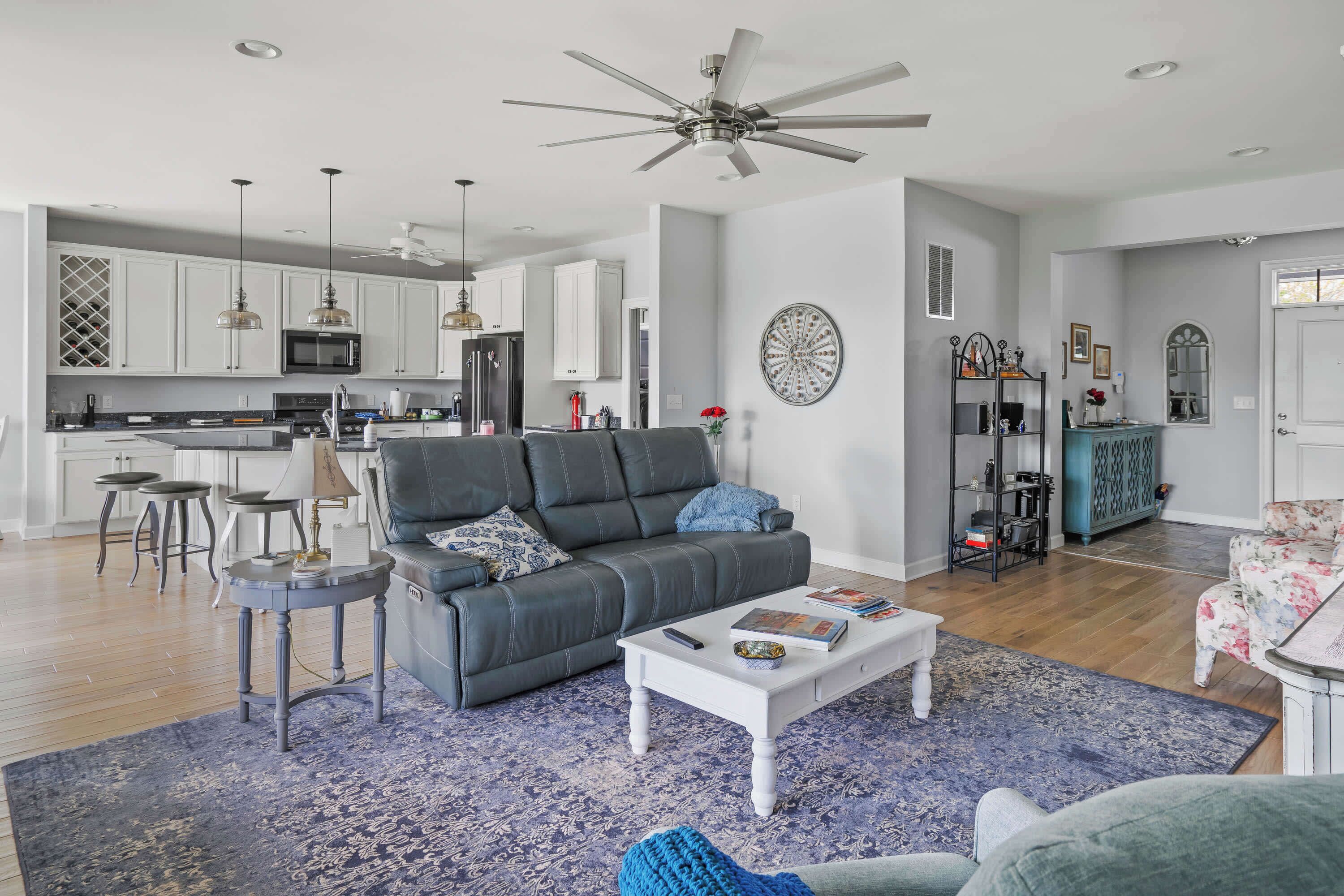 Fernseher, DVD-Player, Stereoanlage