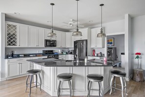 Fridge, microwave, oven, stovetop - Villages at Five Points Serenity | Beach (Lewes)