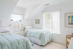 5 slaapkamers, een strijkplank/strijkijzer, wifi, beddengoed