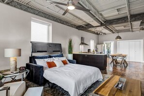 2 Schlafzimmer, Schreibtisch, Bügeleisen/Bügelbrett, kostenloses WLAN