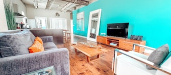 Central Apt: Xbox S, Walk to Tanger & Coffee Shop + Amenities