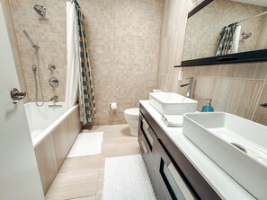 Hair dryer, towels - Central Apt: Xbox S, Walk to Tanger & Coffee Shop + Amenities (Greensboro)