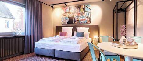 2 bedrooms, in-room safe, desk, iron/ironing board