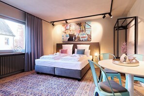 2 bedrooms, in-room safe, desk, iron/ironing board