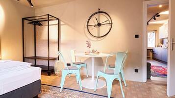 2 Schlafzimmer, Zimmersafe, Schreibtisch, Bügeleisen/Bügelbrett