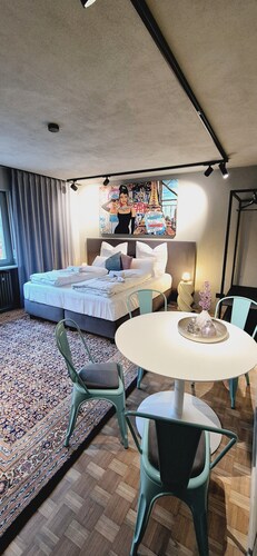 XZLLENZ: 7 Pers. | S-Bahn-Nürnberg | Parken | Küche | Bad | Smart-TV | Wellbeing