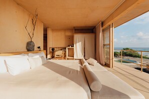 Sengetøy av topp kvalitet, senger med Select Comfort-madrass og minibar