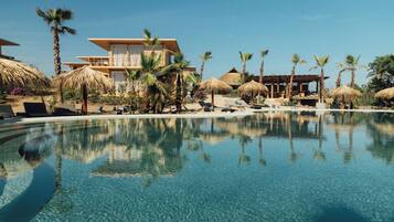 Kolam renang outdoor