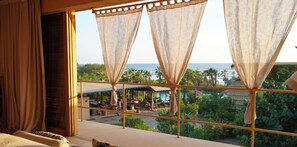 Junior Studio Suite, Bathtub | Beach/ocean view - KYMAIA Hotel Puerto Escondido (Santa Maria Colotepec)