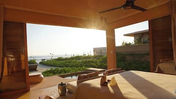 Suite estudio de lujo, piscina privada, frente al mar | Ropa de cama de alta calidad, colchones Select Comfort, minibar