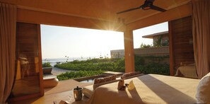 Luxus stúdió lakosztály, privát medence, óceánra néző | Prémium ágynemű, Select Comfort-matrac, minibár és széf a szobában