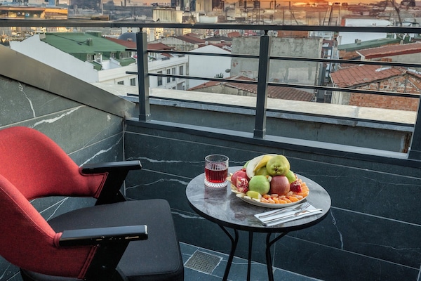 Deluxe Room, 1 Queen Bed, City View | View from room