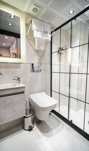 Deluxe-Zimmer, 1 Queen-Bett, Stadtblick | Badezimmer