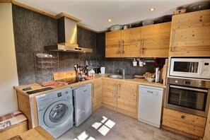 Køleskab, mikrobølgeovn, ovn, opvaskemaskine