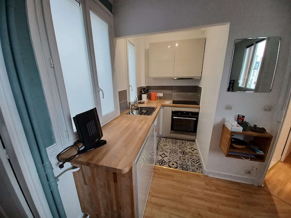 Fridge, oven