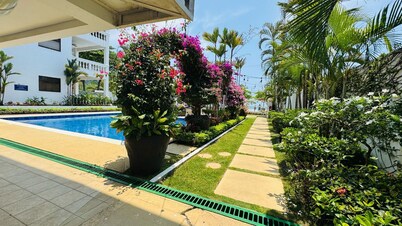 Beachfront 2 Bedroom with Spectacular Ocean Views - Family Friendly